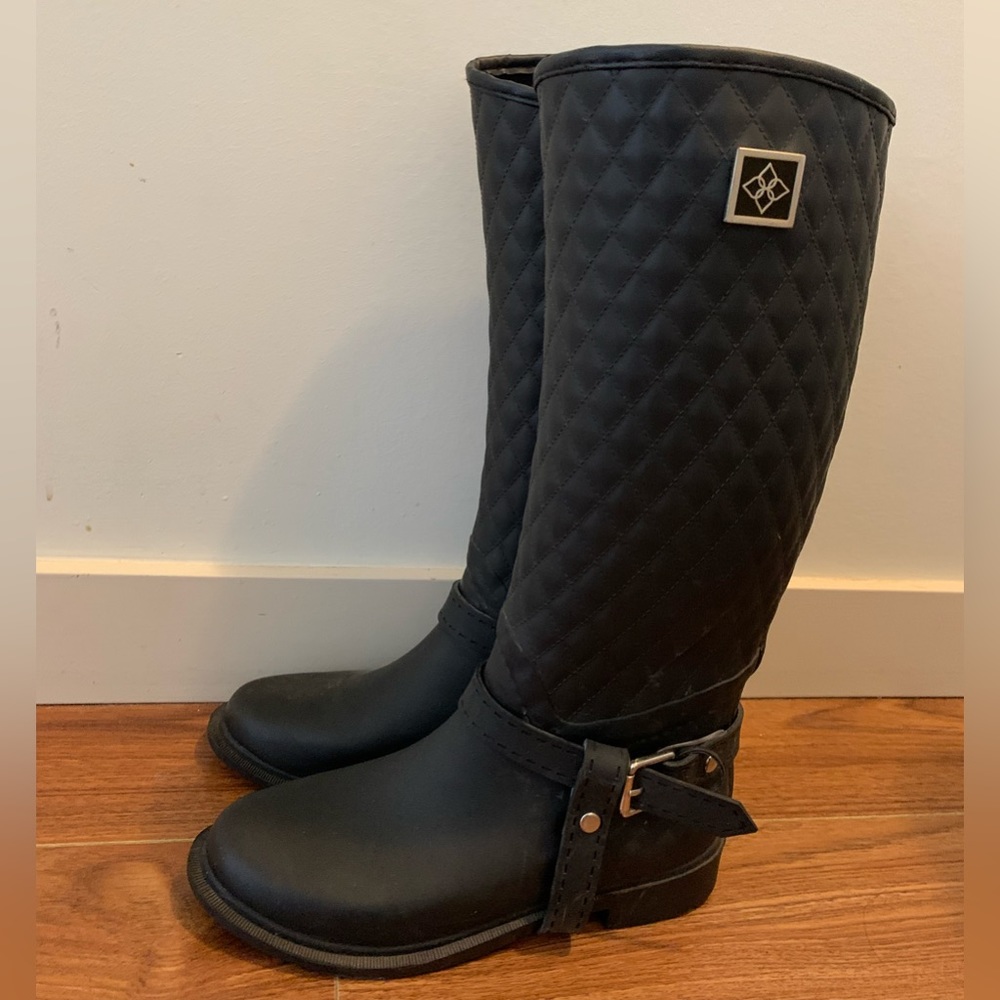 DAV rain boots